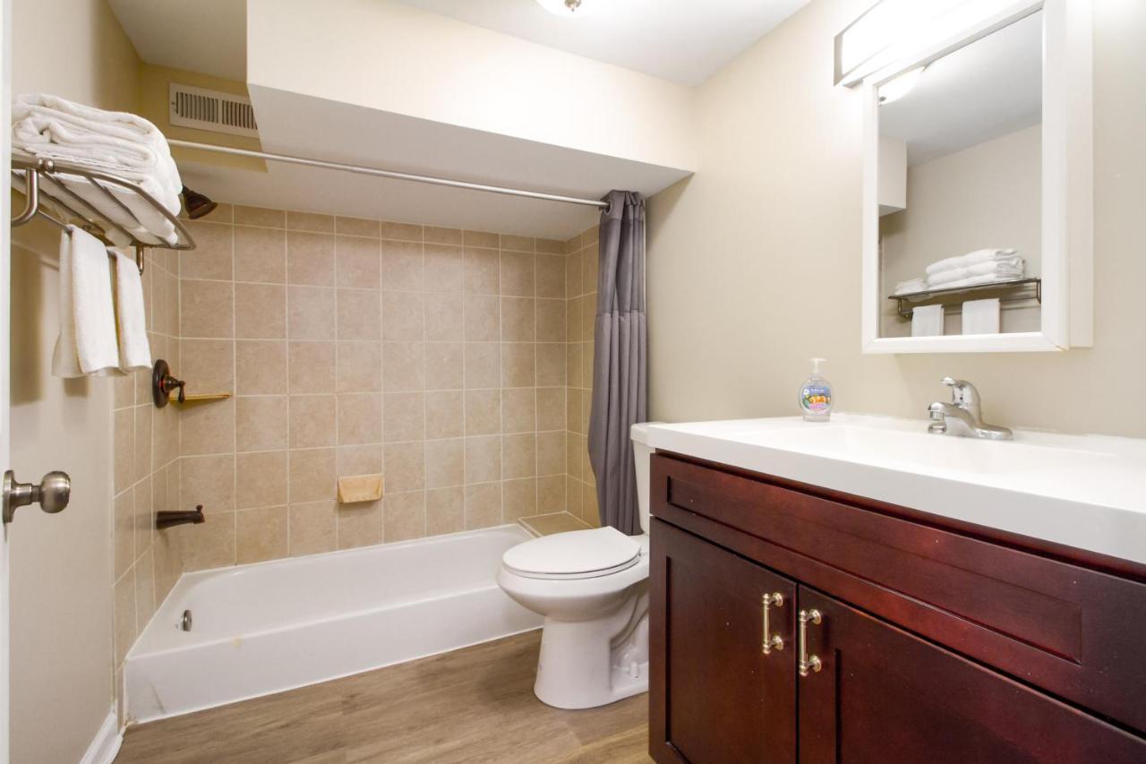 The Gray House By Gallaudet 4 Bedroom 3 Ba