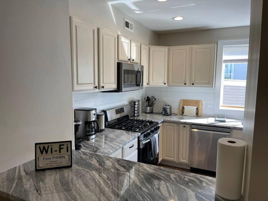 The Gray House By Gallaudet 4 Bedroom 3 Ba *